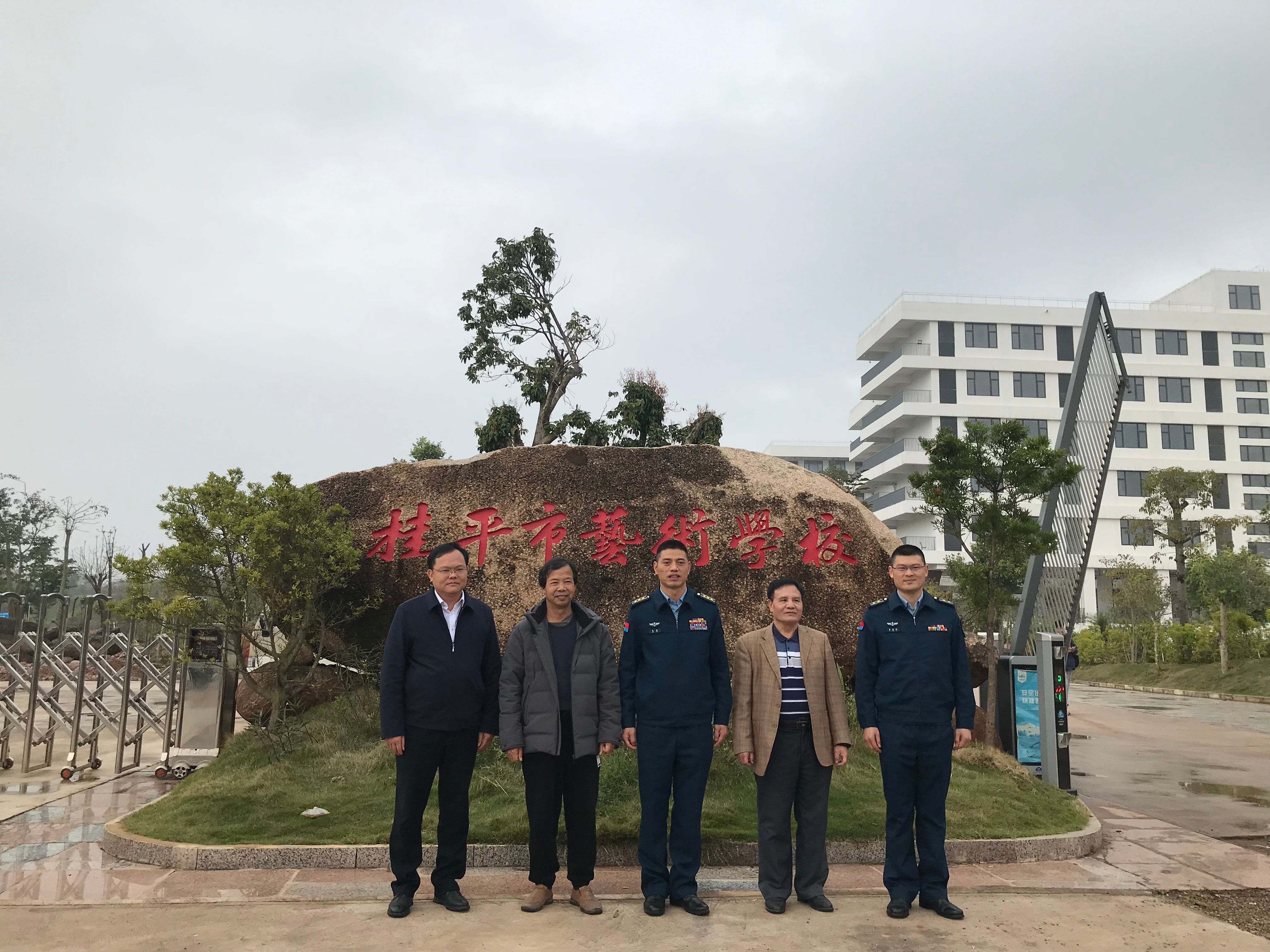 部队首长到我校指导工作丨 BWTY.COM宝威体育(中国)公司  丨一方水土养育一代人。军民鱼水情，让我们的家园充满阳光、充满生机、充满希望！